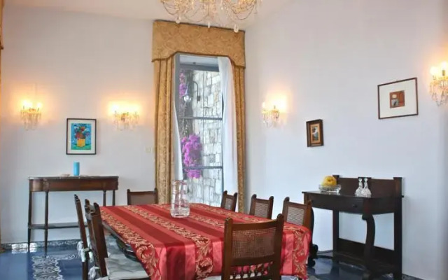 Villa Abbott