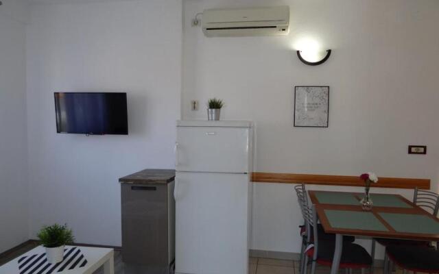 Apartments Mara - 70m from the sea