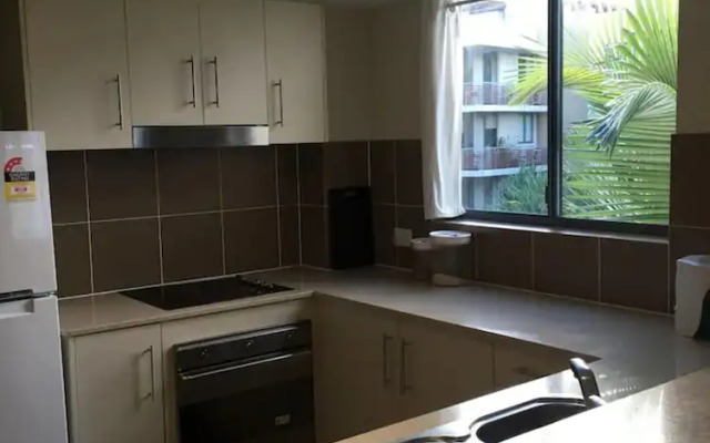 Modern 2 Bedroom Ocean View Apartment In Burleigh Heads