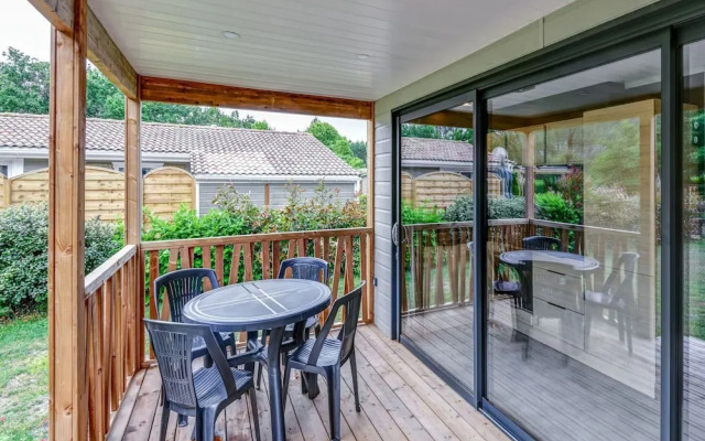 Secluded Chalet in Hourtin With Swimming Pool