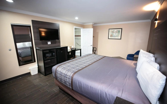Rodeway Inn & Suites