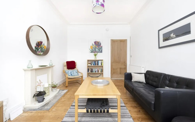 JOIVY Charming 1-Bed Ap Near Leith Links W/ Patio
