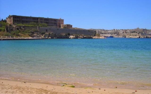 Kalkara Cosy 2 Bedroom Maisonette