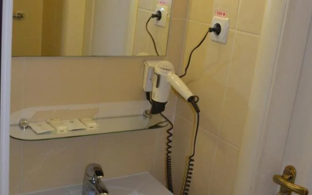 Transit Hotel