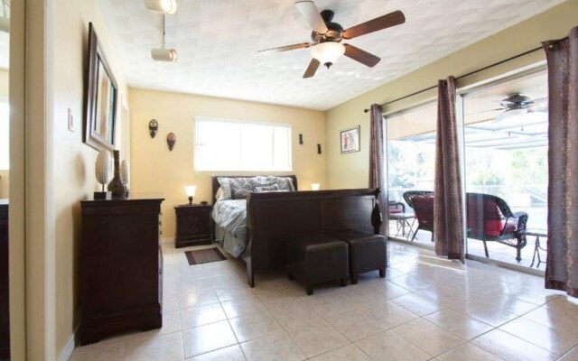 Hollywood Hills 4 Bedrooms 3 Bathrooms Home