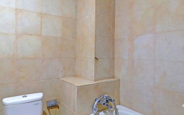 Super OYO 91870 Warna Kedaton