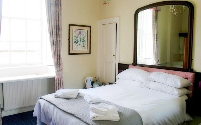 The Ilchester Arms Hotel