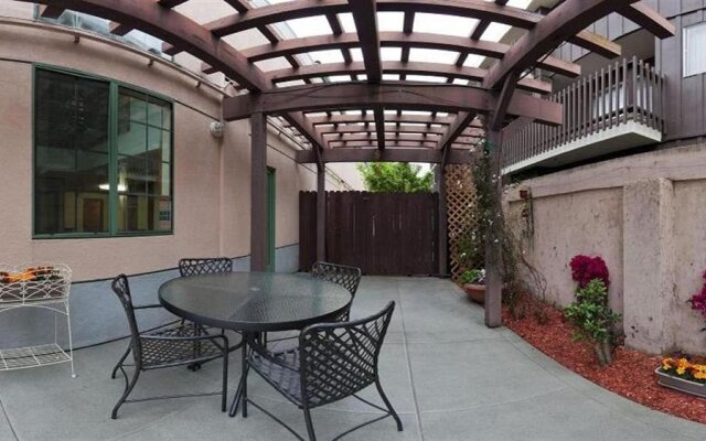 Atherton Park Inn & Suites