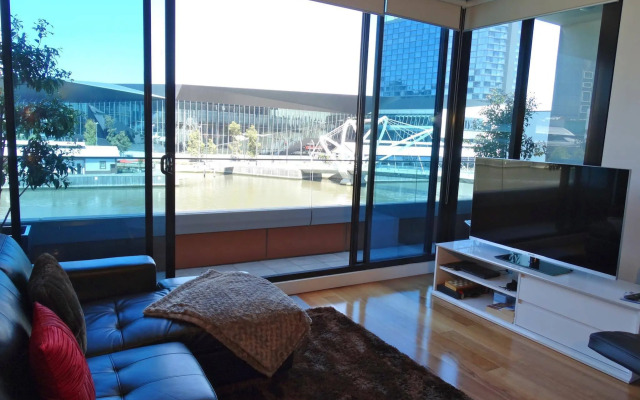 Melbourne Holiday Apartments Flinders Wharf