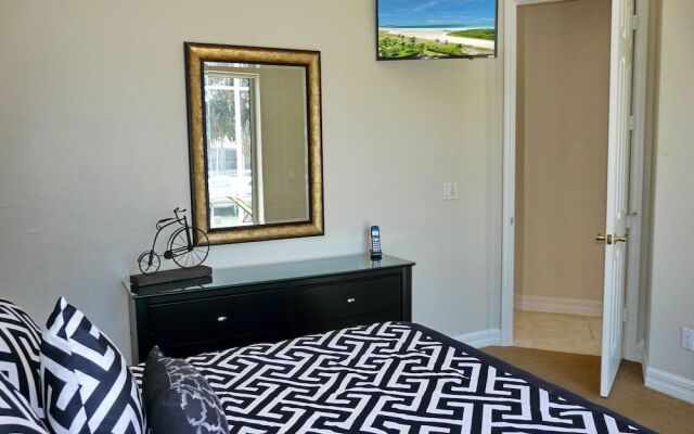 Waterfront Home With Pool, spa and Walk to Beach