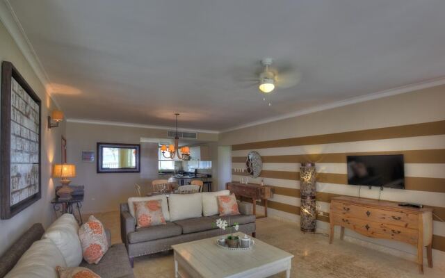 Beachfront Glamorous Apartment With Ocean Views