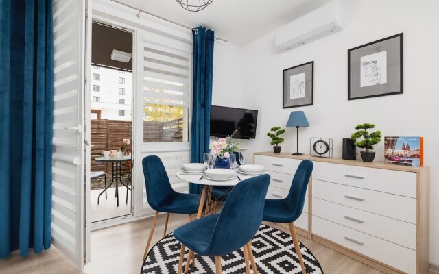 Avia Apartment in Krakow by Renters
