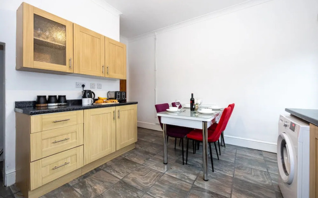 Captivating 2-bed House in Blackburn