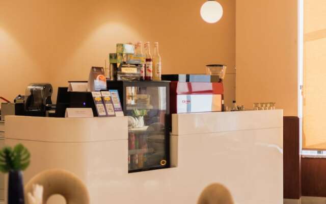 The Eliot Hotel & Banquet