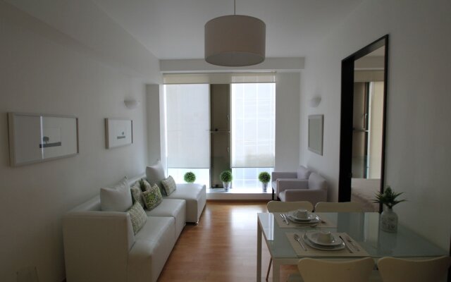 Apartment Downtown 325