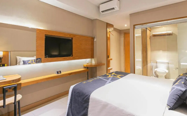 Yellow Star Ambarukmo Hotel