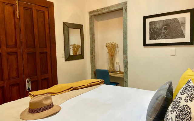 Casa 14 Hotel & Café