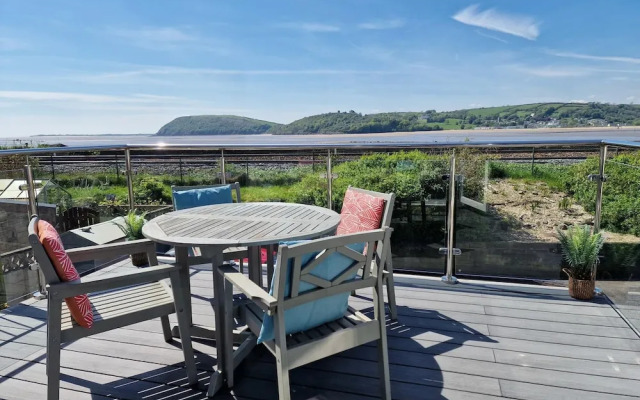 2br-sleeps4-balcony-petsok-parking-ferryside