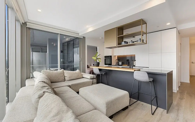 Gorgeous High-rise Unit With Sky Bar, Pool and Gym