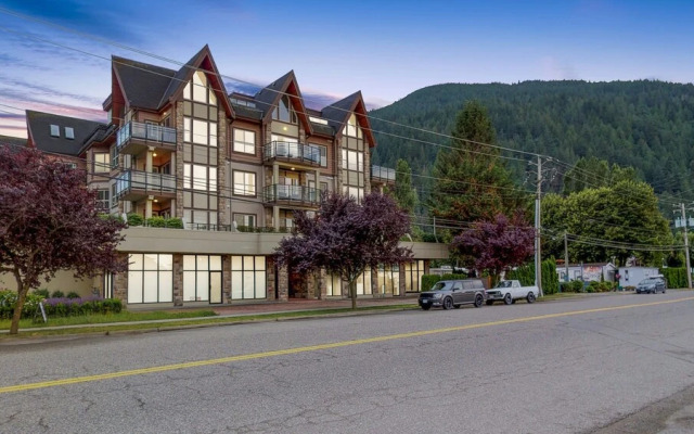 Harrison Lake View Suites