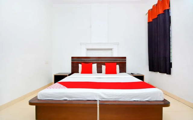 OYO 40005 Corner House