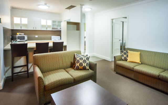 Hyde Park Inn Hotel