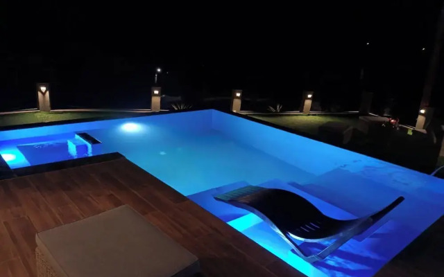 The Diamond of Kriaritsi private pools