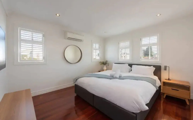 Renovated 3 Bedroom Family Home in Richmond With Parking