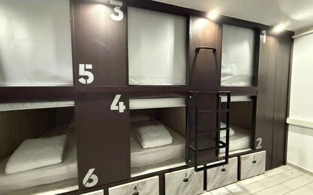 Capsule hotel Old Fox