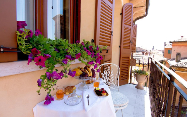 Opera Luxury Apartment