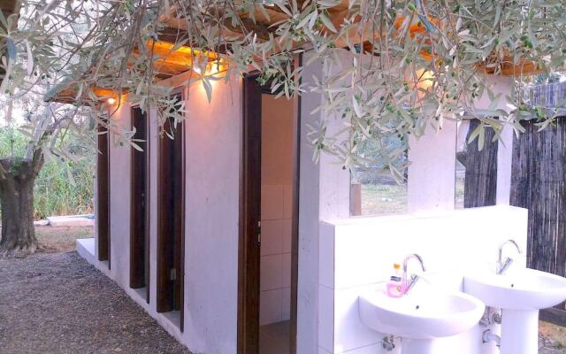 Hotel Oiki Beach Camp