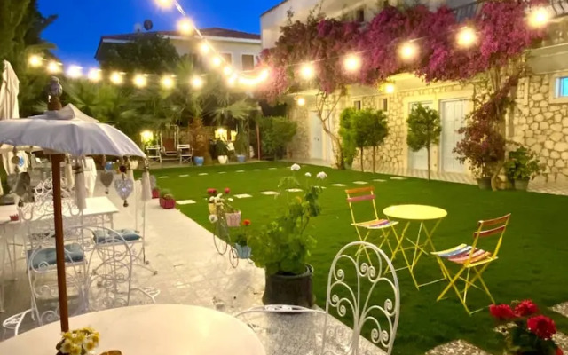Alasonya Otel Alacati by Lamira