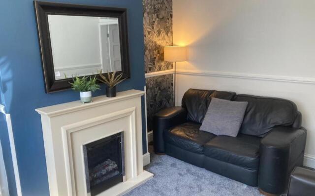 Cosy 2-bedroom House in Widnes Sleeps 4