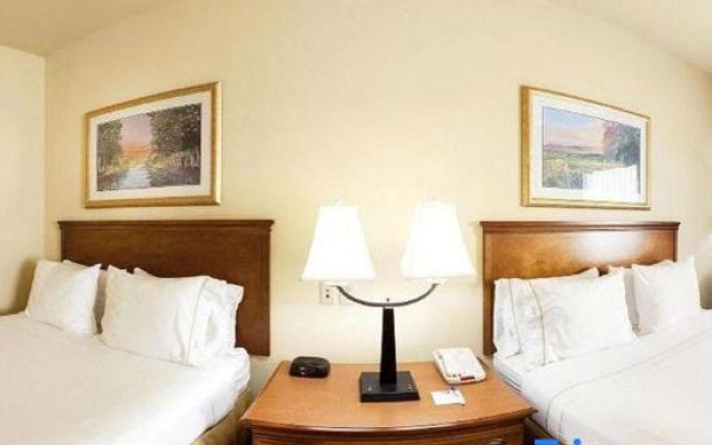 Holiday Inn Express Hotel & Suites MAGNOLIA-LAKE COLUMBIA
