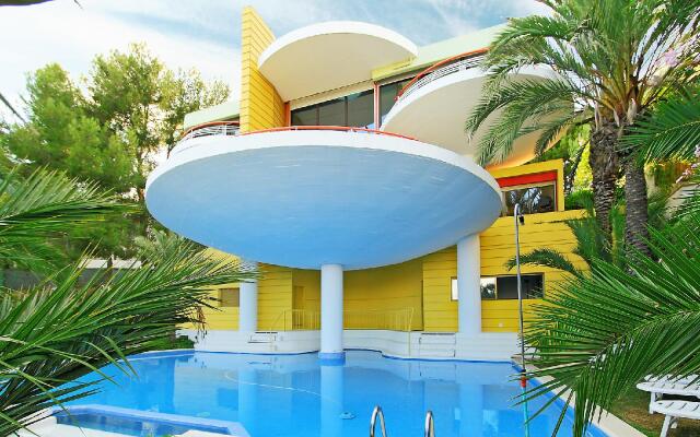 Urb Vallpineda Avda. Miquel Utrillo 99 - Three Bed