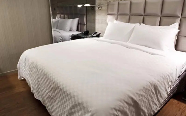 Royal Group Hotel Ho Yi Branch