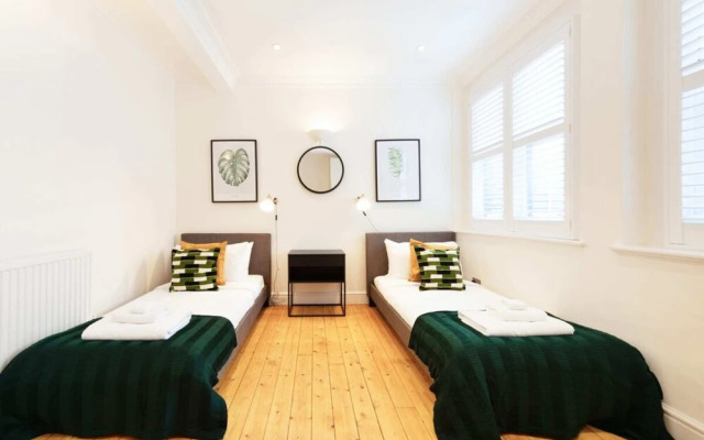 Bright and Airy 3 Bedroom Near Trafalgar Square