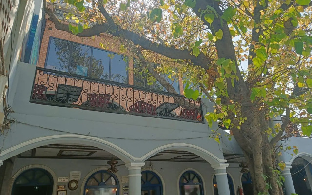 Maya Hotel & Restaurant