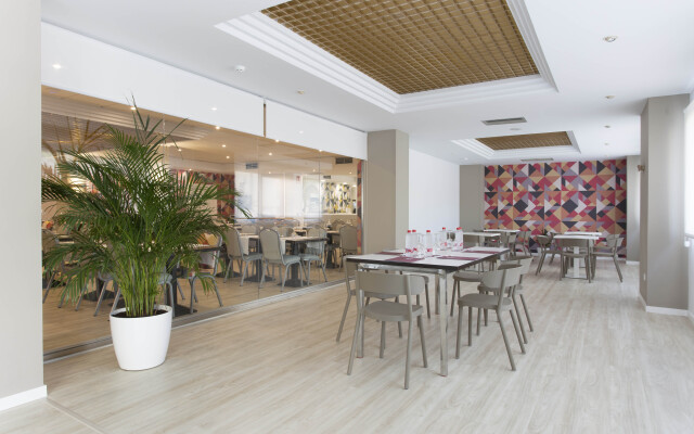 Acuasol Aparthotel 