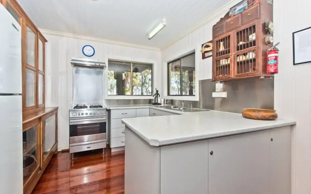 Moreton Island Accommodation Bali House