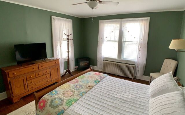 Treehouse Village Inn