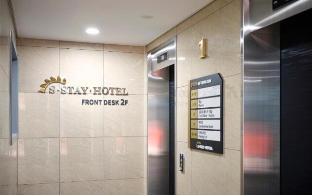 S Stay Hotel
