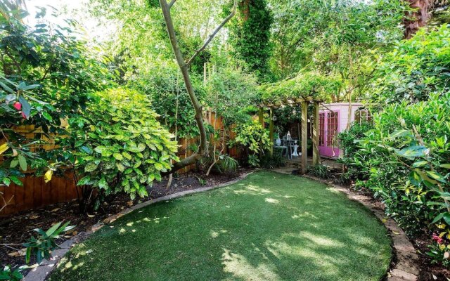 Beautiful On Buckland Crescent