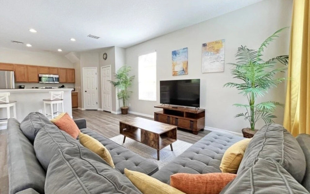 Summer Sparkle 4 Bedroom Home by RedAwning