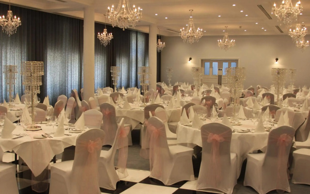 Yarrow Hotel