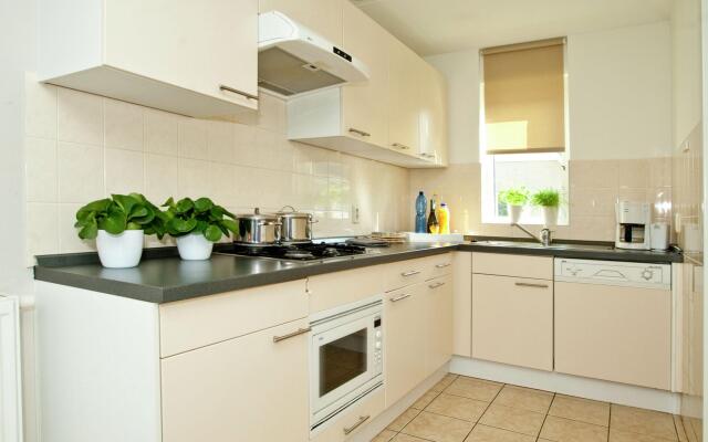 Villa in Maaspark With Lake Views & Sauna