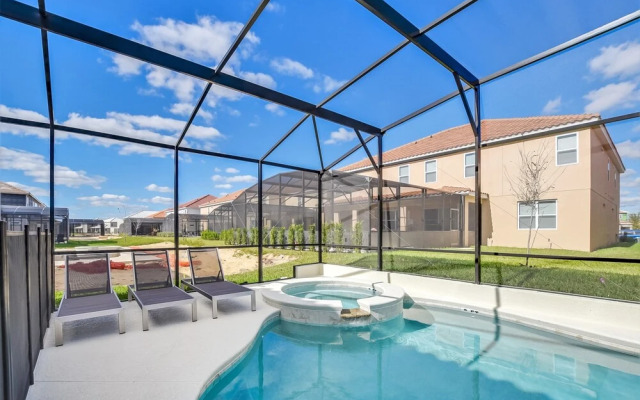 14 Bdrm 11 BA Sleeps 30