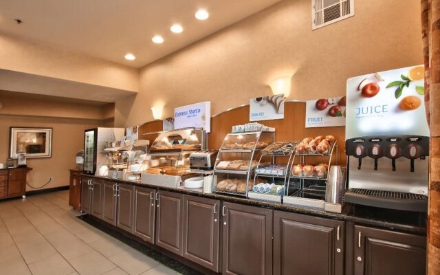 Holiday Inn Express Hotel & Suites Roseville-Galleria Area by IHG