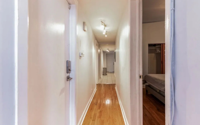 Comfortable Condo In The Heart Of Bronzeville 4 Bedroom Condo by RedAwning