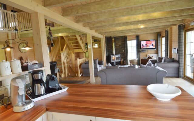 Cozy Chalet in Septon with Sauna and Jacuzzi